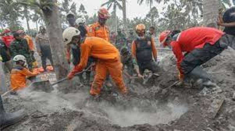 korban-jiwa-erupsi-gunung-semeru-capai-22-orang-puluhan-warga-dilaporkan-hilang