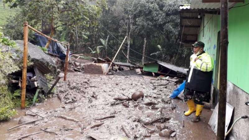 banyak-kerusakan-yang-terjadi-akibat-banjir-bandang-di-kawasan-puncak-bogor