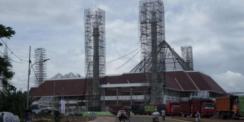 pengerjaan-masjid-agung-molor-dari-target-ternyata-ini-penyebabnya