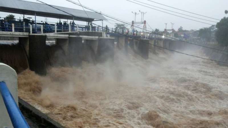 berpotensi-banjir-bendung-katulampa-masih-berstatus-siaga-3