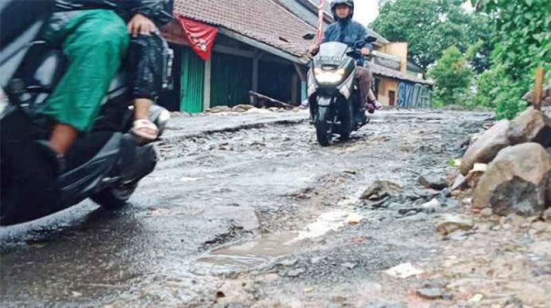 jalan-warung-borong-rancabungur-baru-akan-diperbaiki-total-tahun-depan