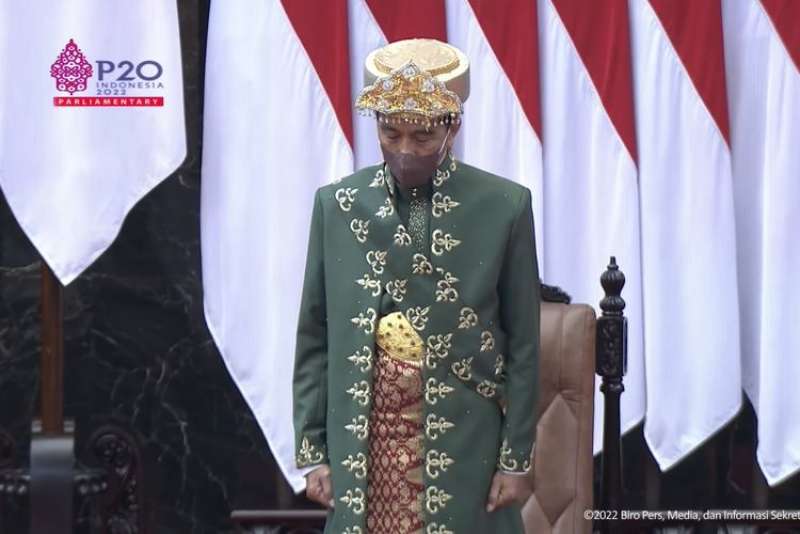 jokowi-pidato-kenegaraan-2022-mengenakan-baju-adat-bangka-belitung