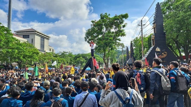 puncak-aksi-indonesia-gelap-ribuan-mahasiswa-bergerak-di-istana-negara-pada-20-februari-2025x