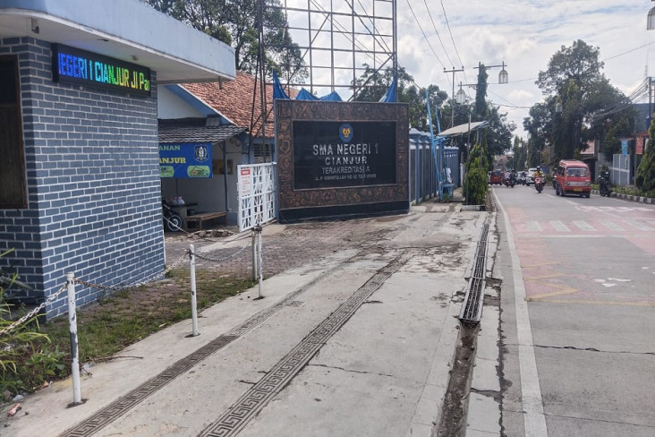 gubernur-jabar-nonaktifkan-kepala-sman-1-cianjur-akibat-langgar-larangan-study-tour