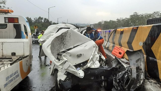 kecelakaan-beruntun-di-tol-cipularang-km-92-puluhan-luka-luka-dan-satu-korban-jiwa