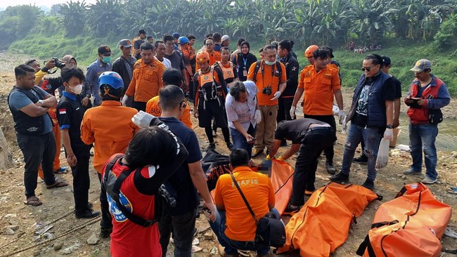 7-remaja-laki-laki-ditemukan-tewas-di-kali-bekasi-penyelidikan-mengarah-ke-loncat-menghindari-polisi