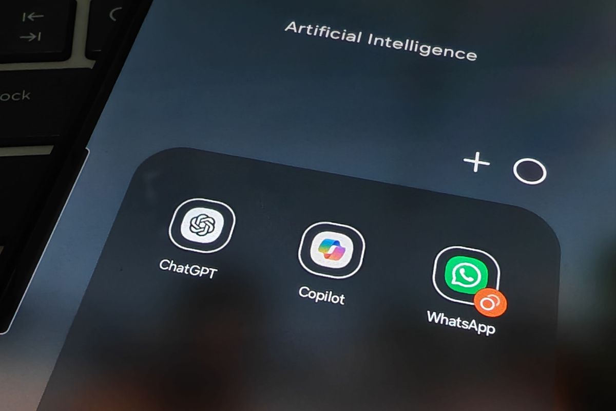 whatsapp-kini-jadi-rumah-bagi-chatbot-ai-dari-meta-ai-hingga-chatgpt