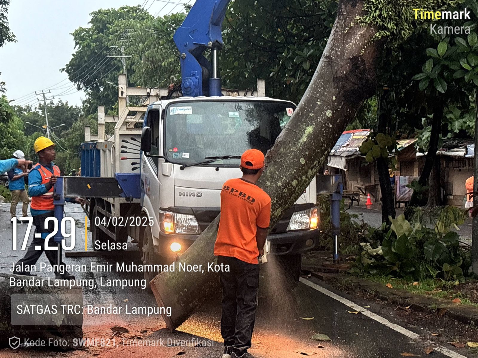 angin-kencang-terjang-lampung-kerusakan-dan-banjir-menghantui-sejumlah-wilayah