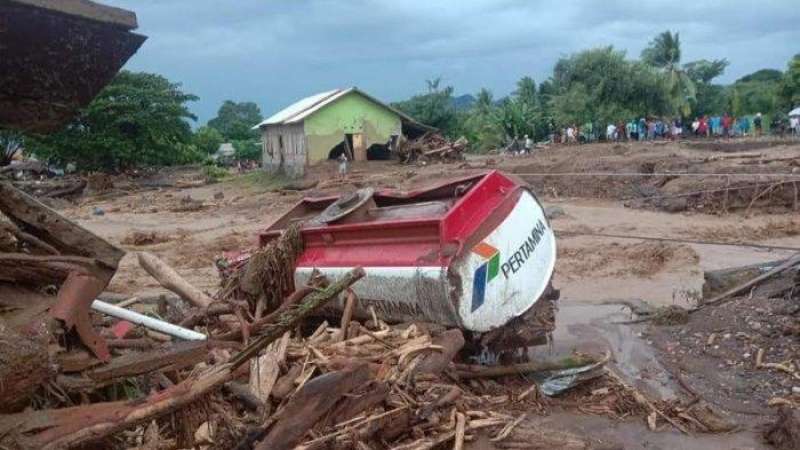 banjir-bandang-di-ntt-merusak-permukiman-warga-dan-54-warga-meninggal-dunia