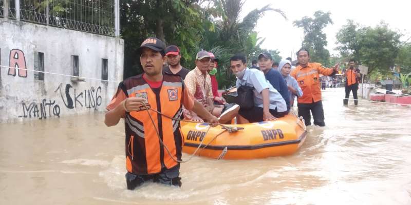 satgas-meminta-pemda-melakukan-tes-anti-gen-terhadap-para-pengungsi-korban-banjir