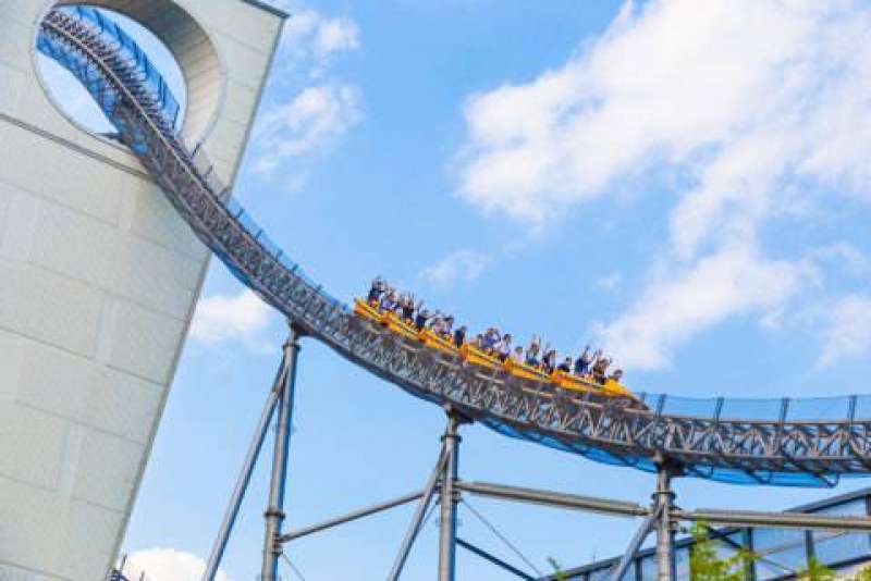 taman-hiburan-ini-tantang-pengunjung-teriak-dalam-hati-saat-naik-roller-coaster