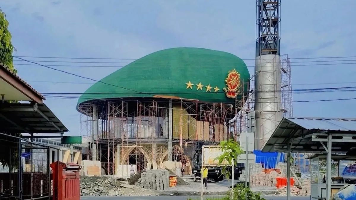 masjid-viral-dengan-desain-unik-berbentuk-topi-baret-tni-menjadi-sorotan-publik