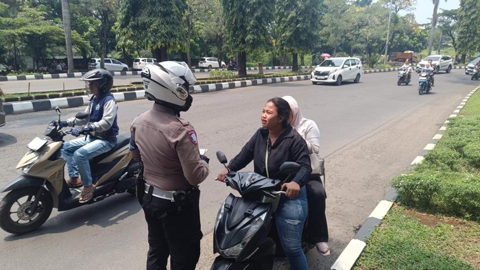 puluhan-pengendara-kena-tilang-dalam-operasi-zebra-di-cibinong-bogor