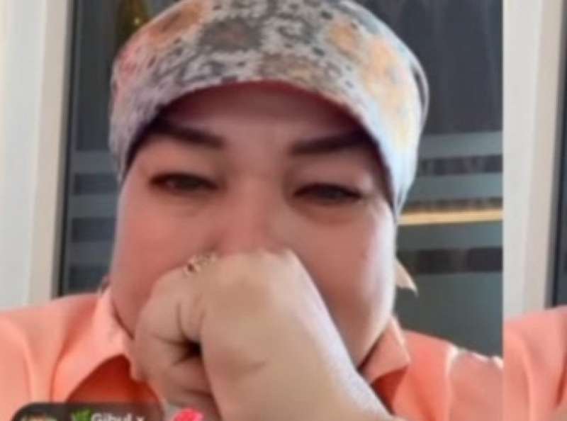 live-di-tiktok-saat-jualan-oma-gala-nangis-dihujat-netizen