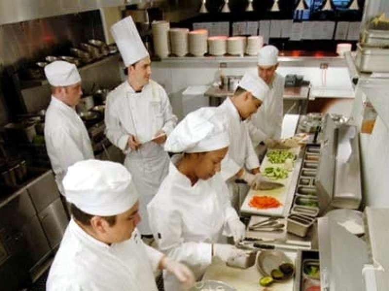 menjadi-chef-profesional-apa-hanya-cukup-lulus-smk-boga-atau-harus-kuliah