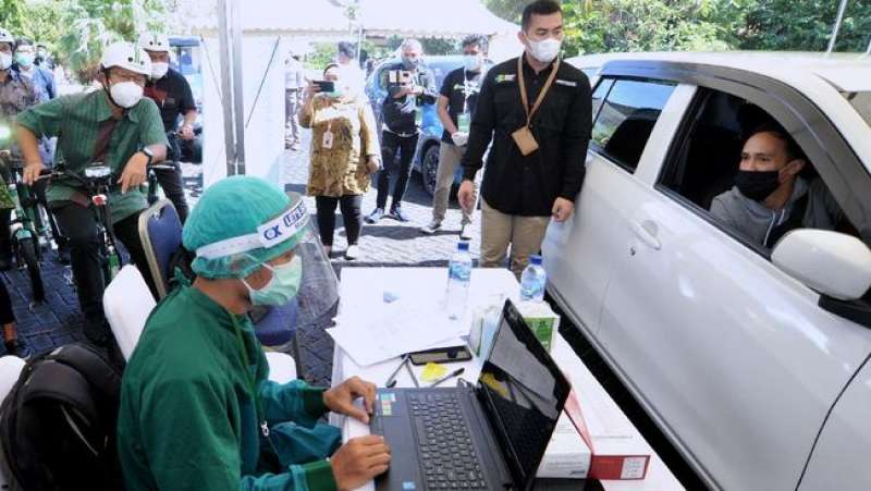 pemerintah-resmikan-layanan-vaksinasi-drive-thru-khusus-lansia