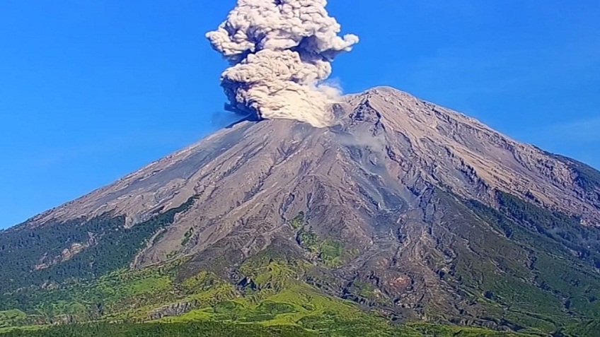 erupsi-gunung-semeru-hari-ini-peringatan-untuk-selalu-siaga-terhadap-ancaman-alam