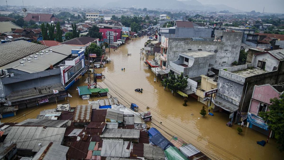 banjir-di-jawa-barat-landa-ratusan-rumah-dan-putuskan-akses-jalan-akibat-hujan-lebat