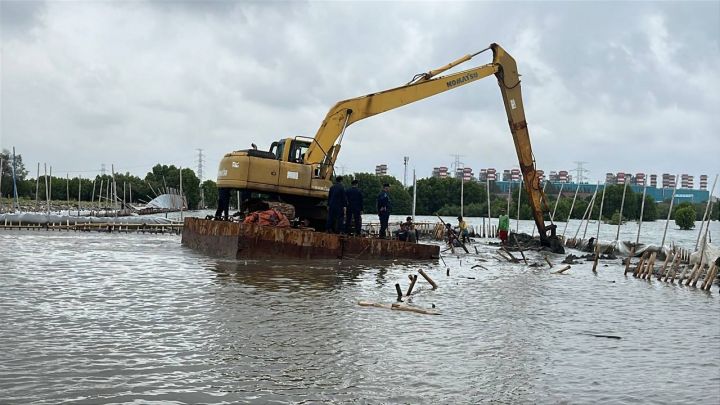 pembongkaran-pagar-laut-di-tarumajaya-akses-nelayan-kembali-dibuka